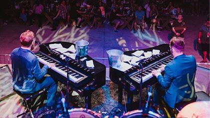dueling piano