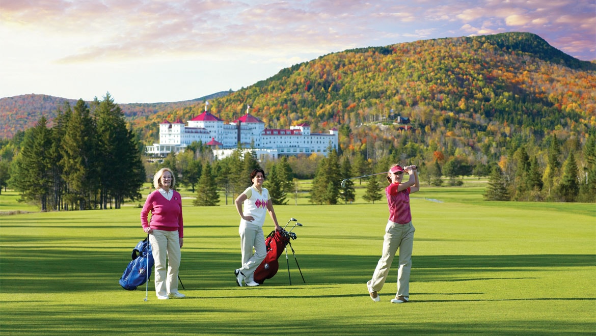 Women golfing at Mount Washington 
